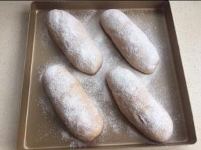 发酵到1.5--2倍。撒些面粉