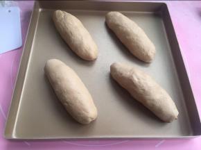 放烤箱发酵，（烤箱里放碗热水保湿）