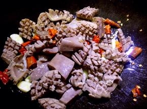 放入腰花炒几下