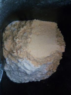 玉米粉和中筋面粉放面包桶