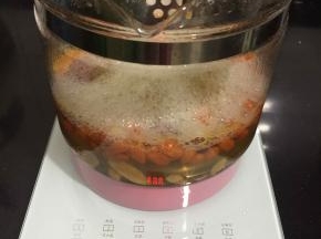 煮开后选择200火力小火熬煮