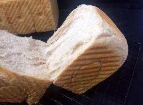 烤箱预热上下火180度，烤40分钟。