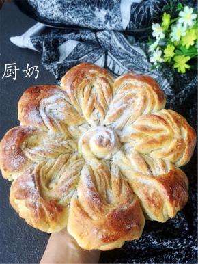 食用时可以撒上些糖粉，有下雪的感觉。