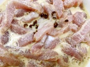 加入10几粒花椒（个人觉得整粒花椒更香哦）