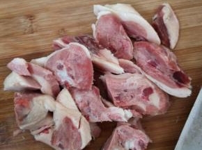 把鸭块切成块