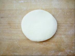 用手掌按扁，但是不能太扁