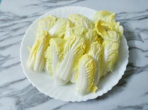 娃娃菜摘洗干净装盘