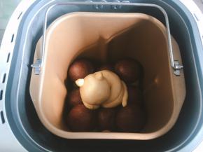 最后小心翼翼的把猫咪放在中间