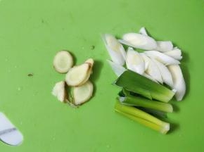 生姜和大葱切片