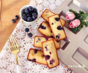 学厨费南雪模具采用不粘涂层处理，有着很好的不粘效果！出炉后直接用勺子推一下，即可轻松脱模。