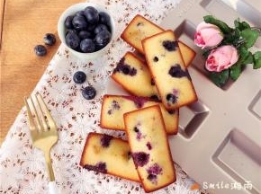 学厨费南雪模具采用不粘涂层处理，有着很好的不粘效果！出炉后直接用勺子推一下，即可轻松脱模。