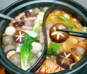 青菜放下去烫熟就可以吃了，一定要现吃现烫才好吃