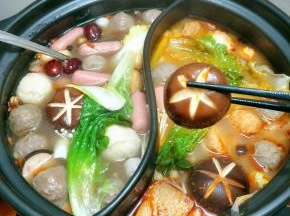 青菜放下去烫熟就可以吃了，一定要现吃现烫才好吃