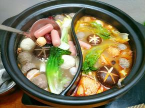 想吃什么夹什么，一个清汤，一个麻辣，一锅两味，满足全家需要