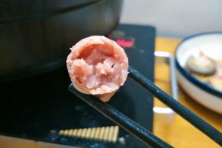 自己做的脆皮肠满满的肉馅，老公说涮火锅超好吃的