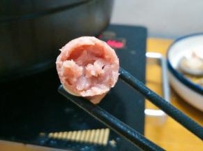 自己做的脆皮肠满满的肉馅，老公说涮火锅超好吃的