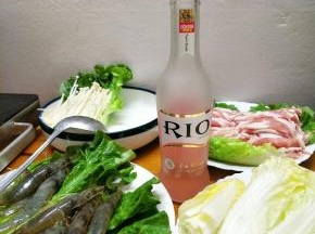 涮着火锅，喝着RIO，过瘾！