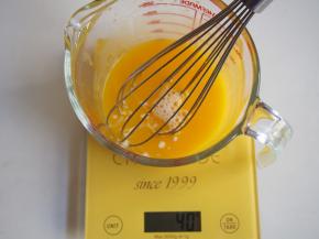 加入清水，搅拌均匀