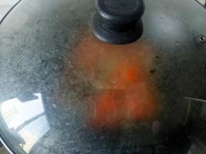 加少许水，加盖小火焖5分钟