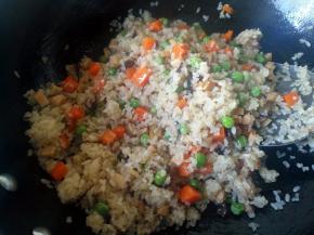 烹些料酒，翻炒均匀