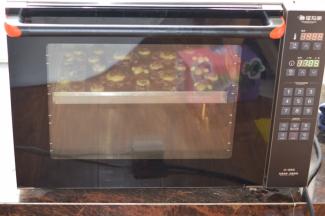 风炉预热150度，放入后140度18分钟左右即可，普通烤箱150度，15分钟。
