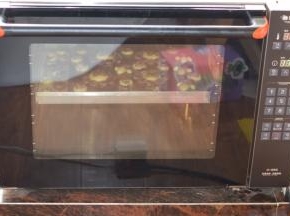 风炉预热150度，放入后140度18分钟左右即可，普通烤箱150度，15分钟。
