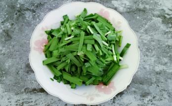 韭菜清洗干净切段