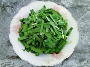 韭菜清洗干净切段