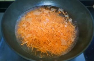 胡萝卜焯水沥干水份