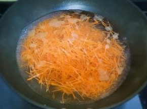 胡萝卜焯水沥干水份