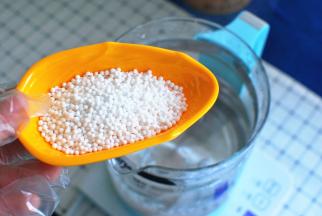 水烧至沸腾后，加入西米。