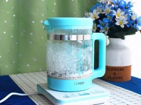 煮西米的过程中，需要偶尔用筷子搅拌一下壶里的西米，防止粘底。