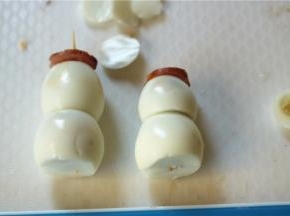 用牙签穿起来固定。