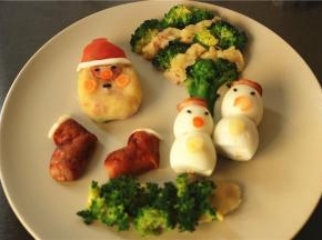 下部放一些土豆泥，再放上西兰花，就是草地了。