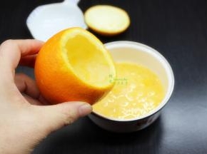 把橙子蛋液，装入橙子上；