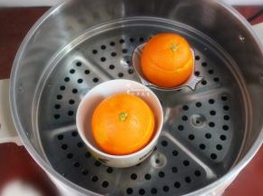 清水煮沸，放入蒸锅，盖上盖子，小火蒸10分钟。PS：火的大小不同，蒸熟时间略有不同。