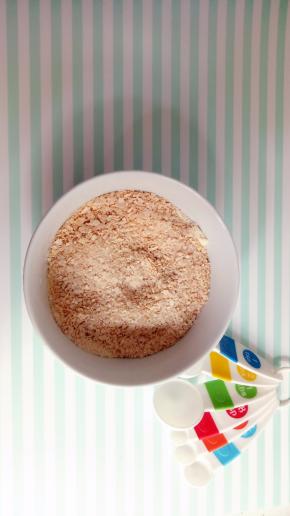 加入盐巴搅拌均匀，一定要搅拌均匀，很关键。