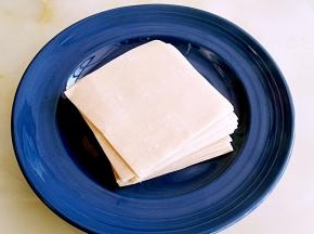 准备馄饨皮。