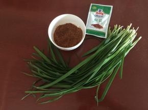 准备食材：韭菜、孜然粉、辣椒粉、椒盐