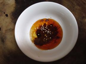 孜然粉、辣油、葱油和少许芝麻