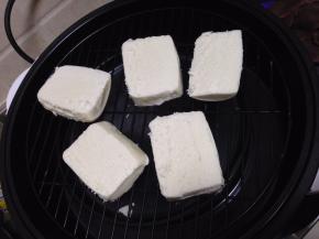 馒头片摆入烤架