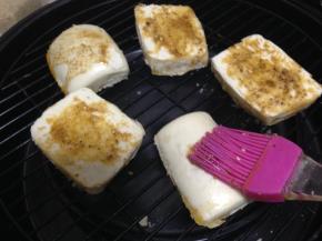 中途取出翻面刷满料油直至结束即可