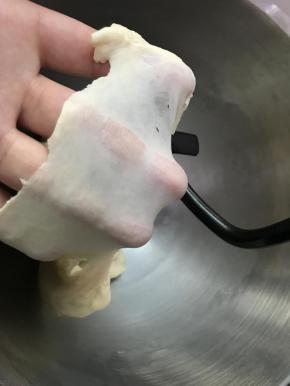 揉至出粗膜，可以加黄油了