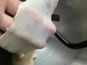 揉至出粗膜，可以加黄油了