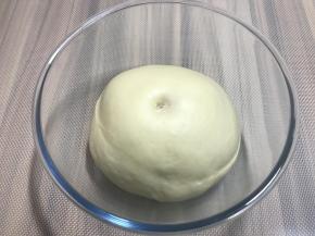 发酵至两倍大，或者按个坑，不回弹，即可