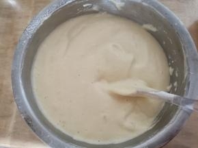 再翻拌均匀，一定翻拌，避免消泡。