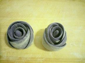 立起来就是两朵玫瑰花