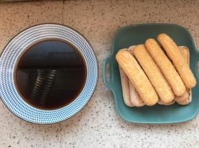 准备咖啡酒，手指饼干