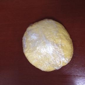 揉好的面团用保鲜袋装好，放入冰箱冷藏1小时以上