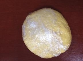 揉好的面团用保鲜袋装好，放入冰箱冷藏1小时以上